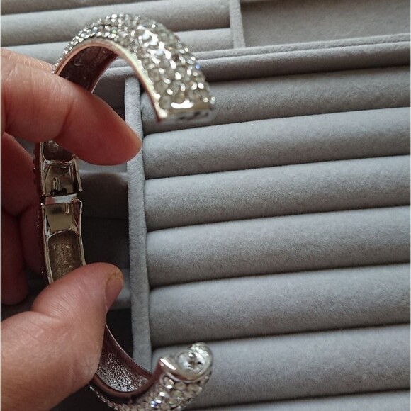 Jarin made in USA crystals bangle - Picture 10 of 10